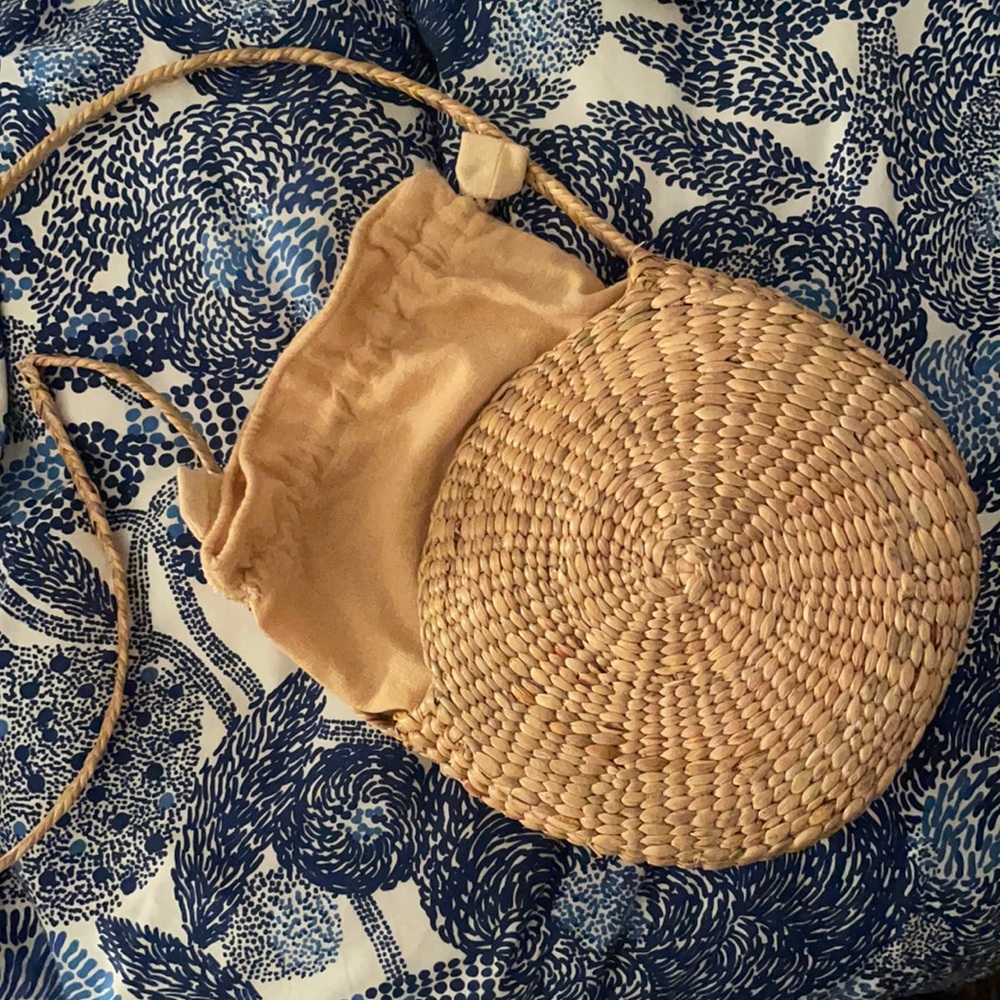 Crossbody straw purse